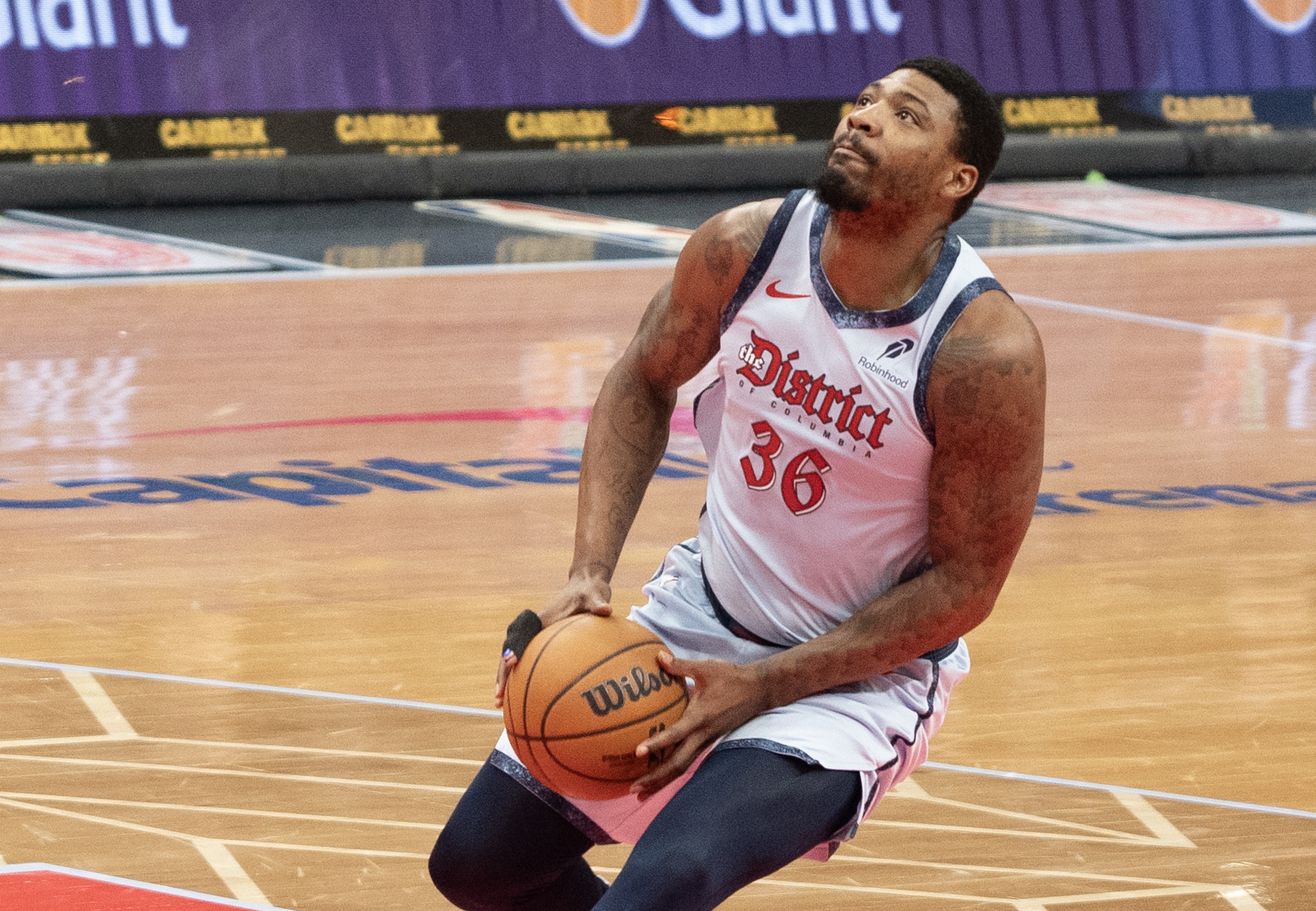 佩林卡：斯瑪特詮釋了勝利至上的內涵 攻防兼備他的加盟令人激動(dòng)