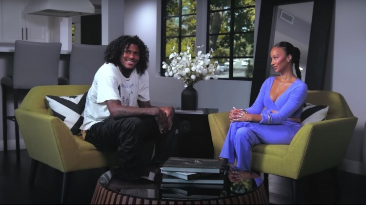 ??阿姨：杰倫-格林有段時(shí)間每周7天都有專(zhuān)屬內褲 但經(jīng)常忘帶