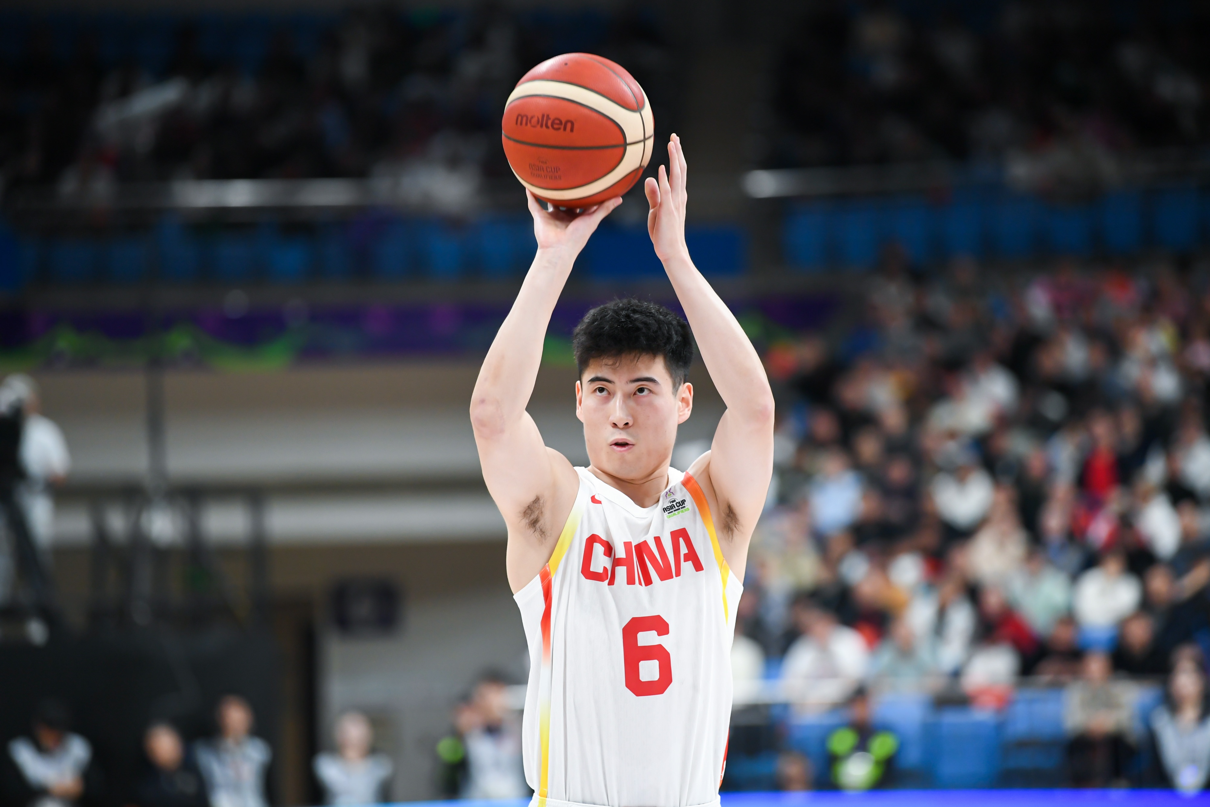 外線(xiàn)有譜！程帥澎三分3中2拿半場(chǎng)最高8分 罰球2中2