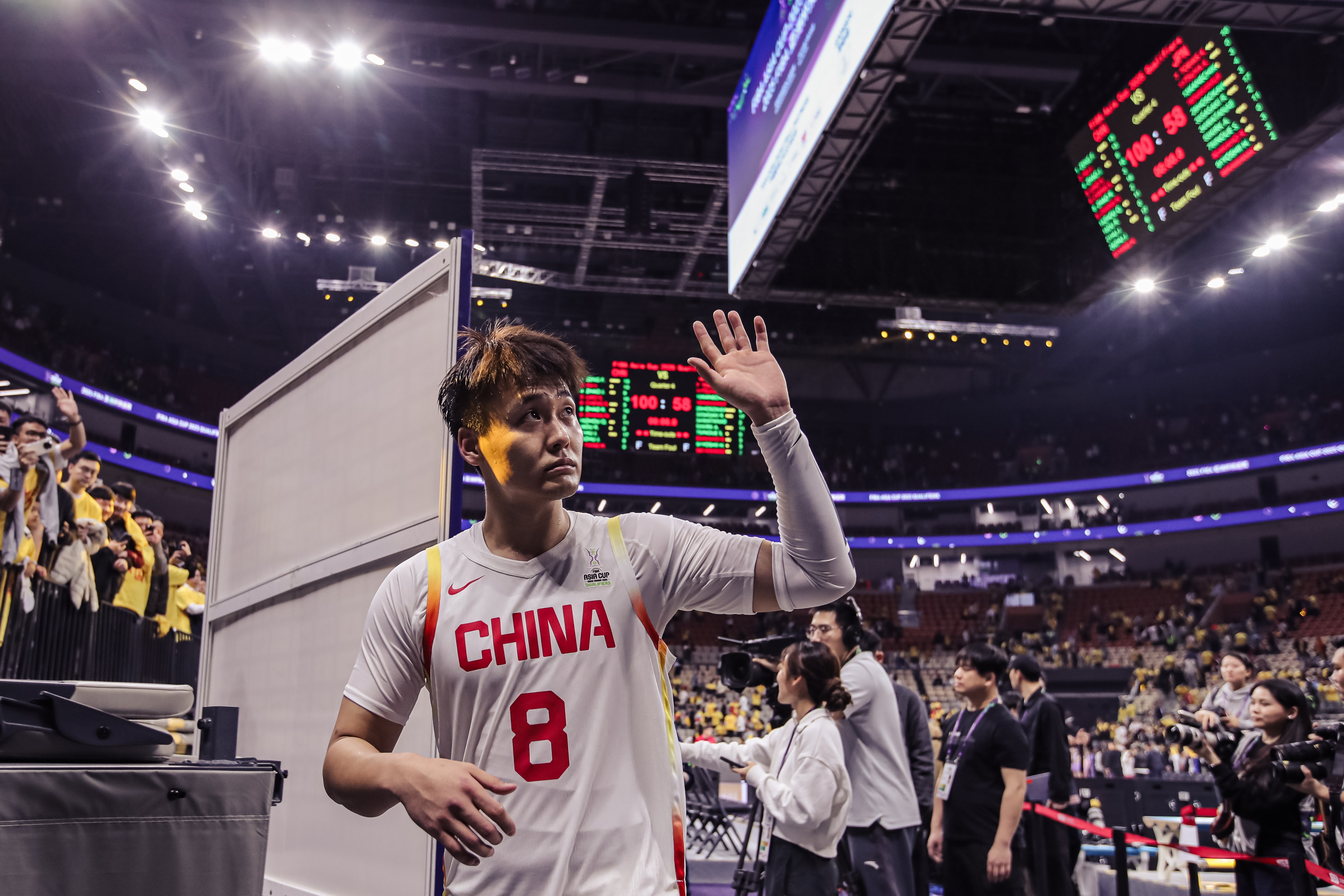 有點(diǎn)陌生??中國男籃三分23中10&命中率達43.5% 對手僅18投3中