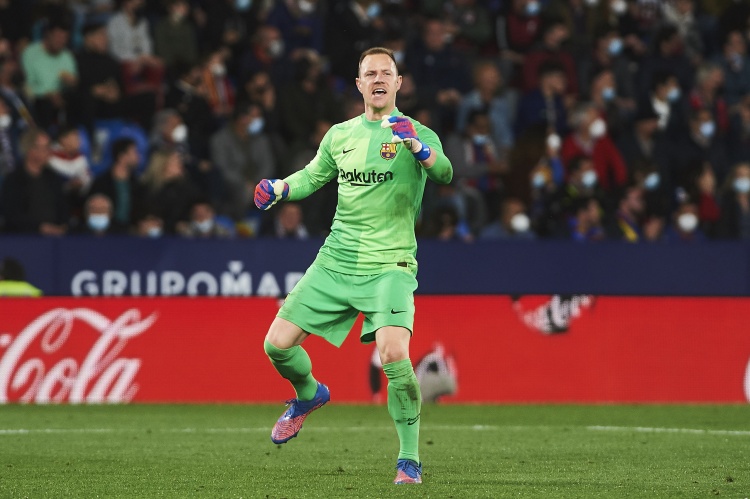 記者：特獅顯然在與巴薩較勁，巴薩無(wú)法正常注冊不是他的錯