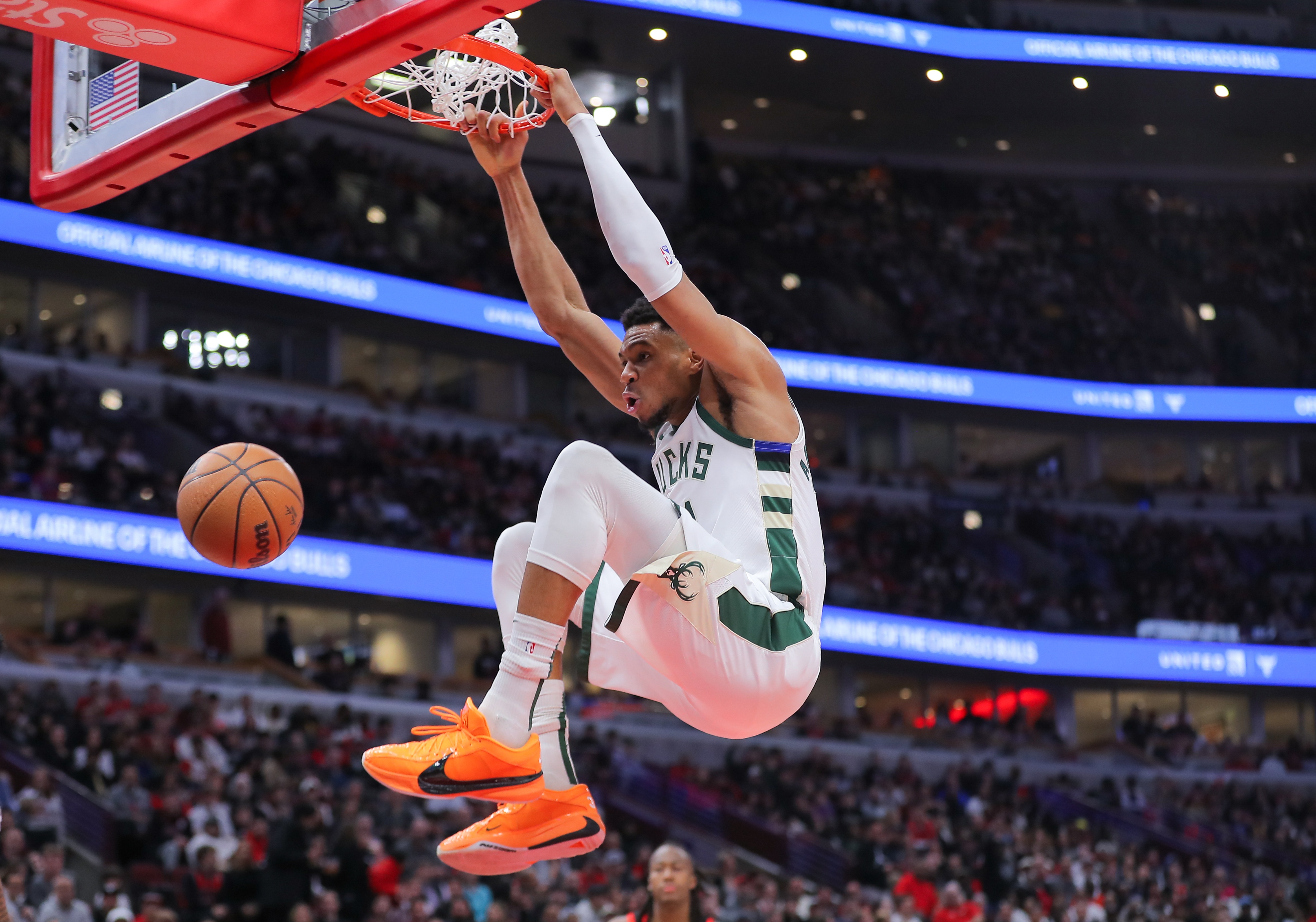 243次扣籃！字母哥領(lǐng)跑上賽季扣籃榜！戈貝爾&杜倫分列二三位！