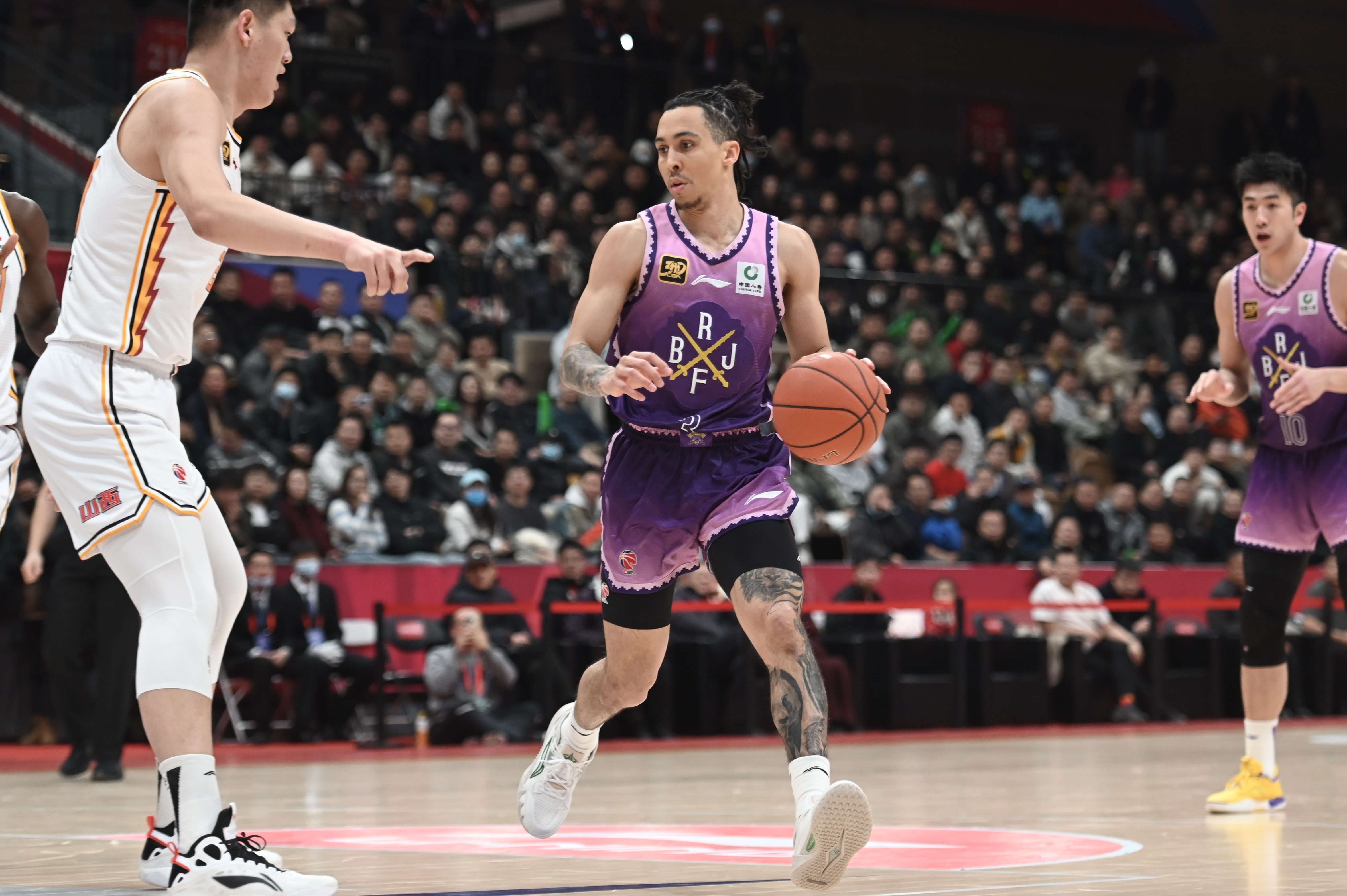 場(chǎng)均15.8分6.3助攻??！媒體人：前北控外援特萊斯將加盟福建隊