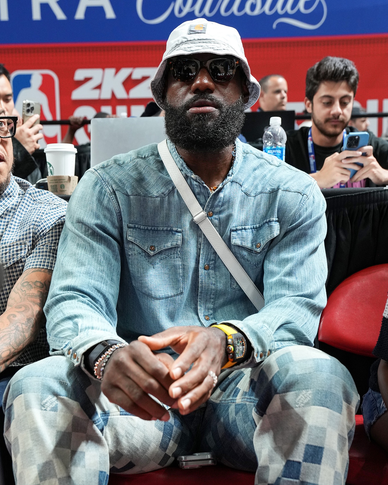 ??詹姆斯律師團隊向用AI制作詹姆斯懷孕視頻的人發(fā)出禁令并封號