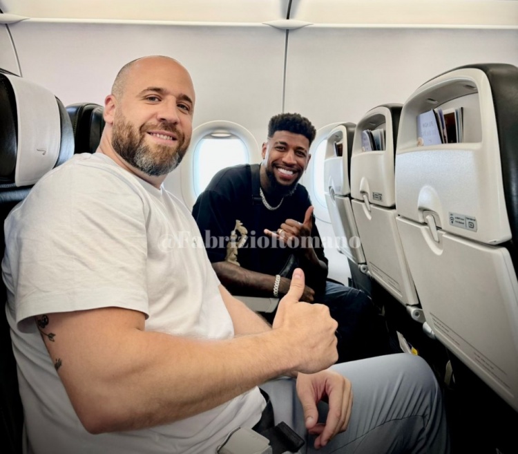 羅馬諾：900萬(wàn)歐直接轉會(huì )弗拉門(mén)戈，埃默森已登機將飛赴巴西