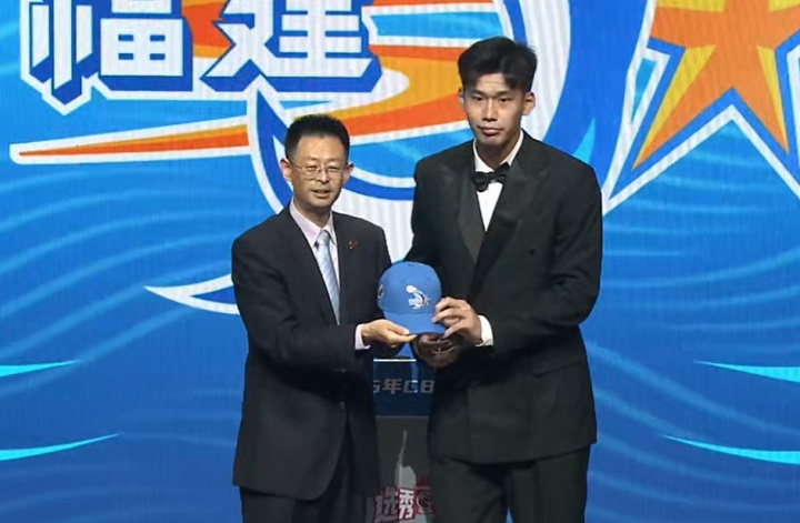 狀元楊曦皓和福建最多簽約3年 到期后福建沒(méi)獨家簽約權 有匹配權