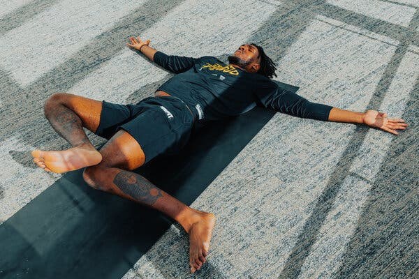 ??穆迪：盧尼帶我入門(mén)瑜伽這項運動(dòng) 我們經(jīng)常一起練習