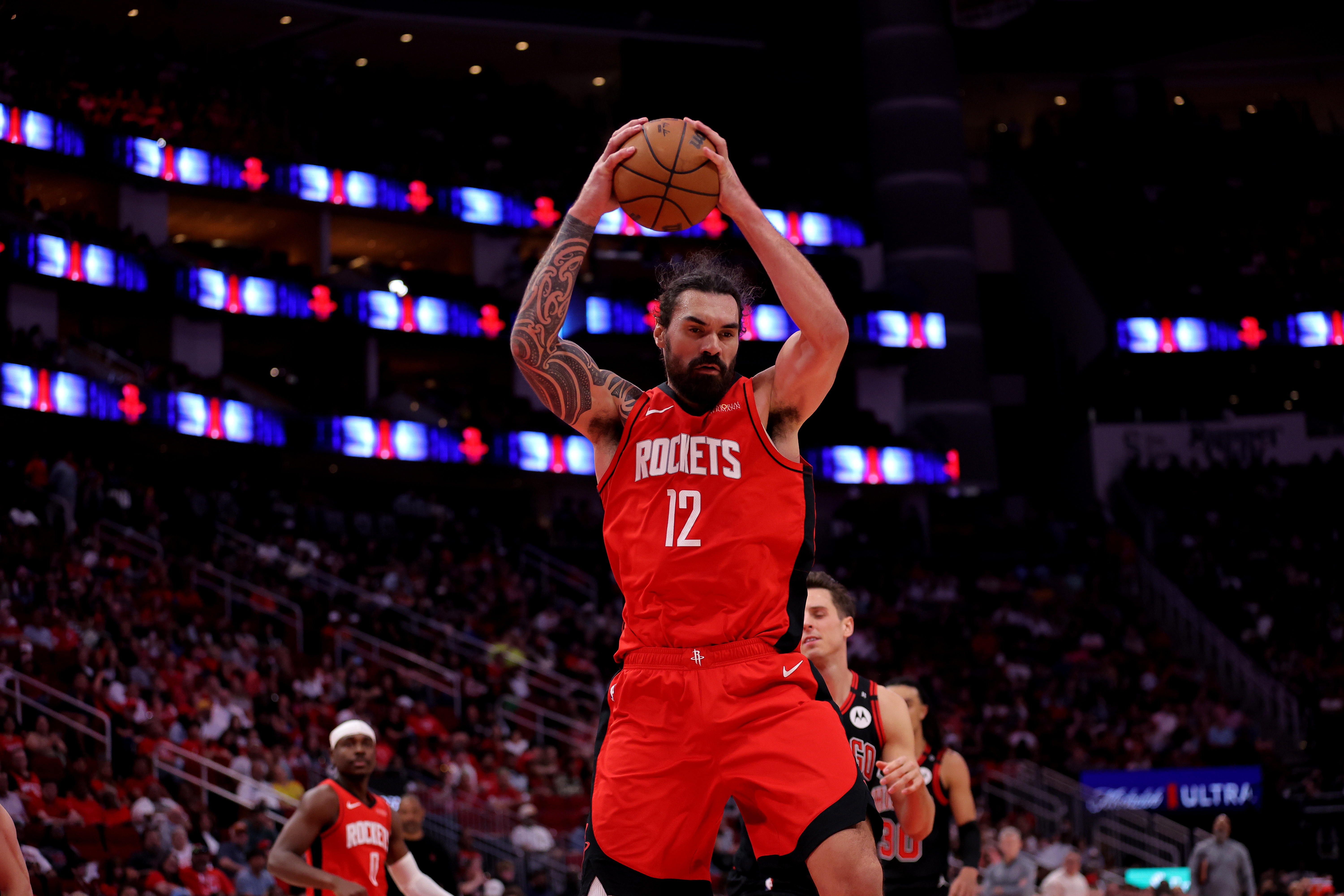 亞當斯上賽季在場(chǎng)時(shí)球隊比對手多搶203個(gè)前場(chǎng)板 生涯該數據為1109