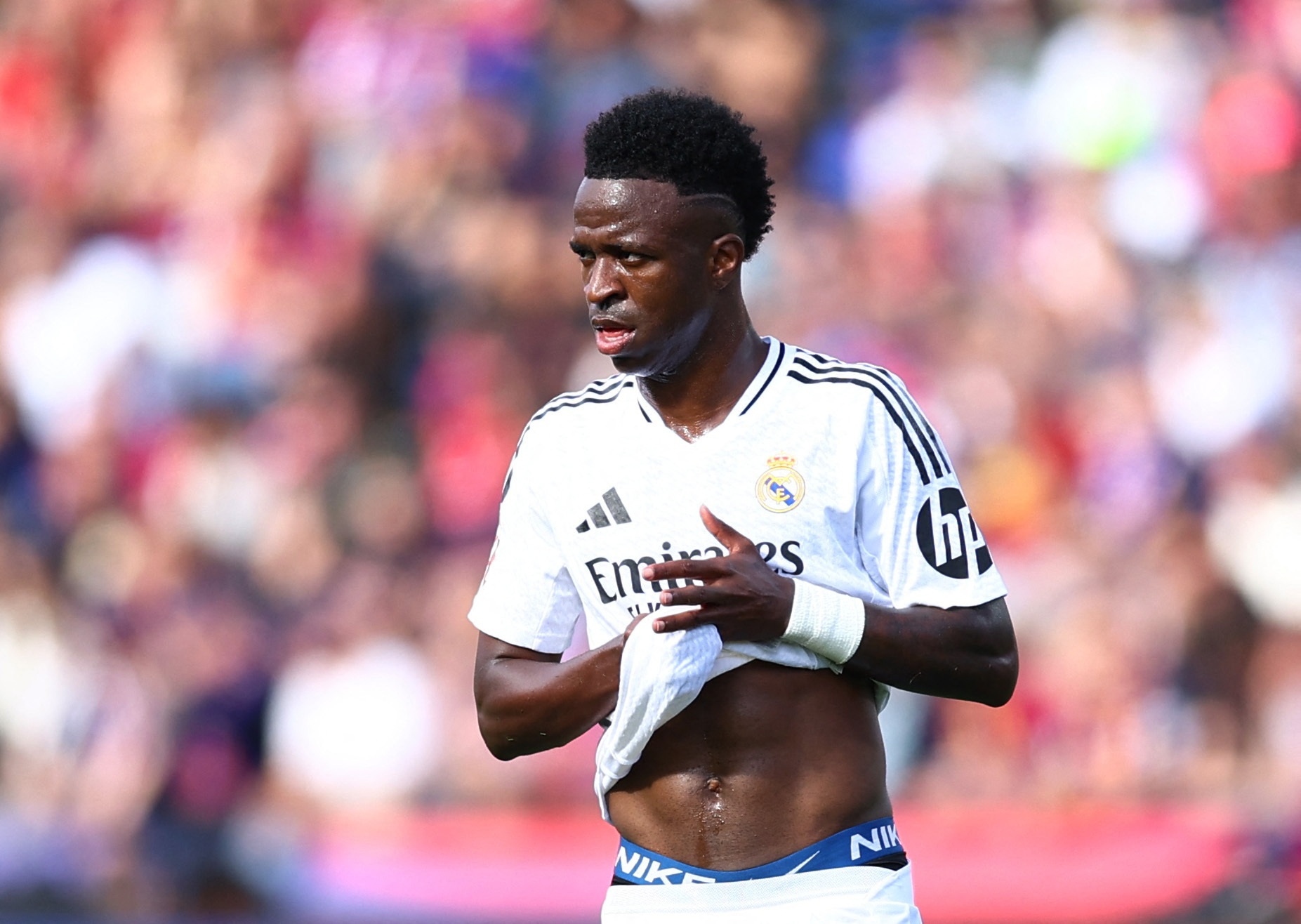 ??塞爾記者：維尼修斯及其團隊近幾個(gè)月向皇馬要超2500萬(wàn)歐年薪