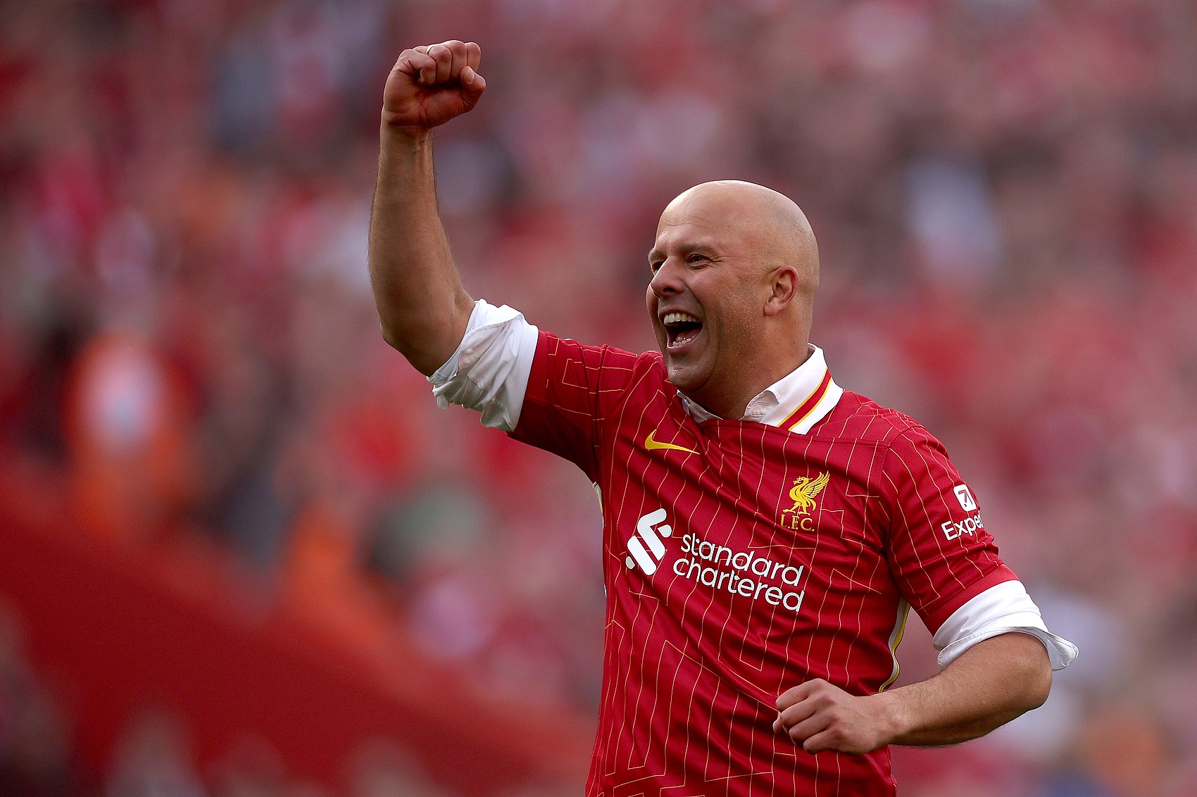 斯洛特：赫拉芬貝赫&遠藤航能踢中衛，但我們還未找到寬薩替代者