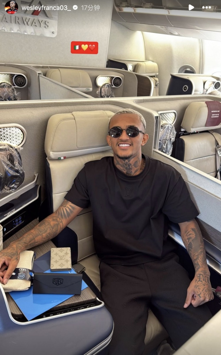 直抵羅馬！韋斯利社媒曬出飛機上的照片：????????