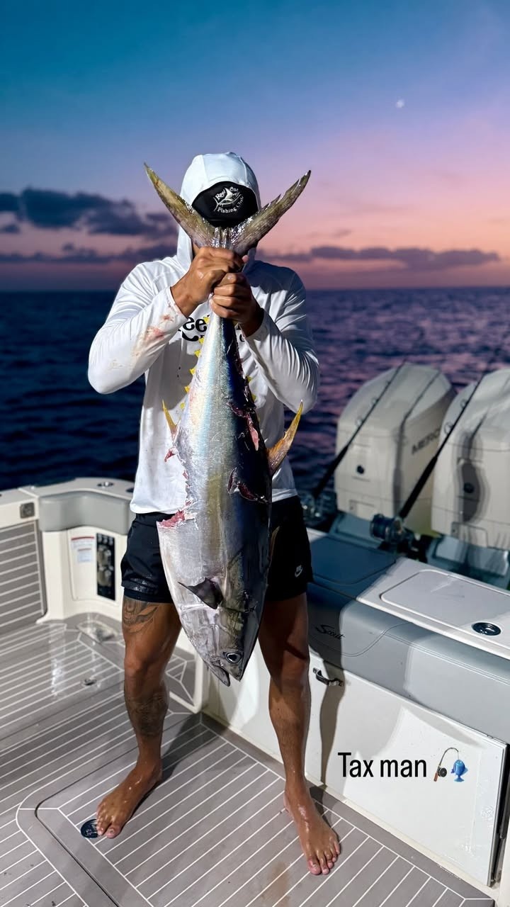 ??西蒙斯社媒曬照 釣到一條1米多的大魚(yú)&將小魚(yú)放歸大海