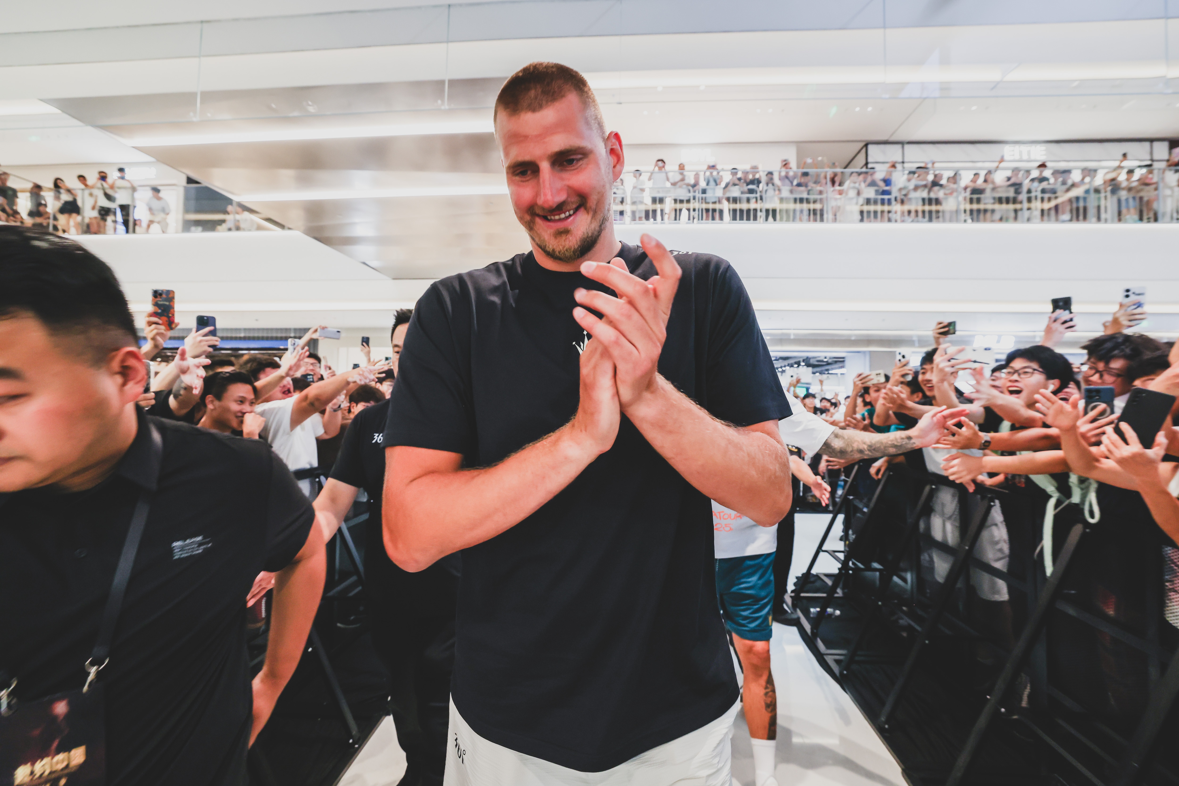 約基奇：休賽期在游泳池、賽馬、訓練、陪家人 還吃美食、喝好酒