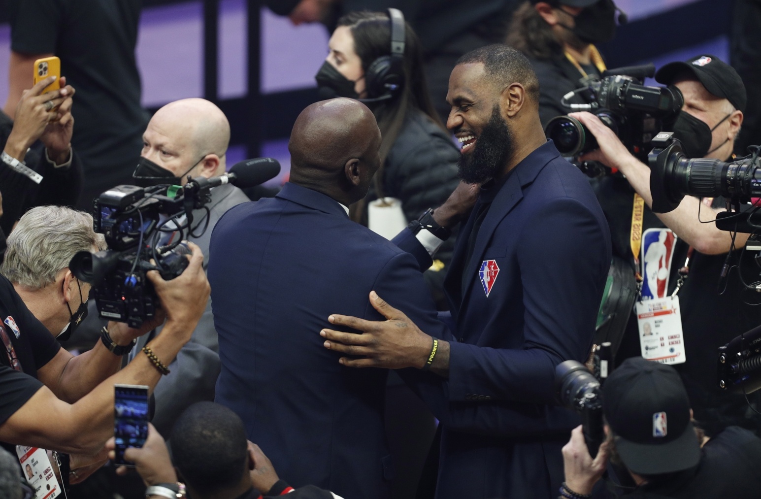 賴(lài)特談最喜歡的球員：?jiǎn)痰?、詹姆斯、庫里、KG、科比、鯊魚(yú)、杜威