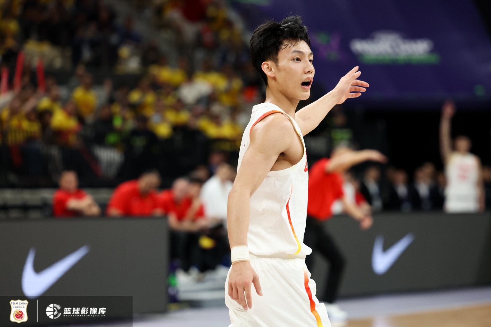 中國男籃VS波黑男籃二番戰名單：徐杰頂替趙睿出戰 對方17號就位