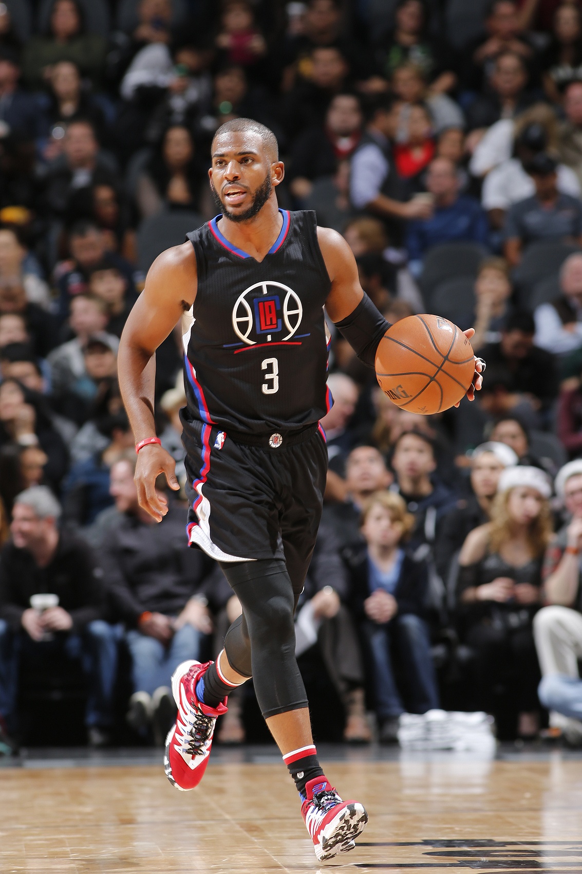 快船可能退役其3號球衣！保羅：這意味著(zhù)一切 希望我們能創(chuàng  )造更多