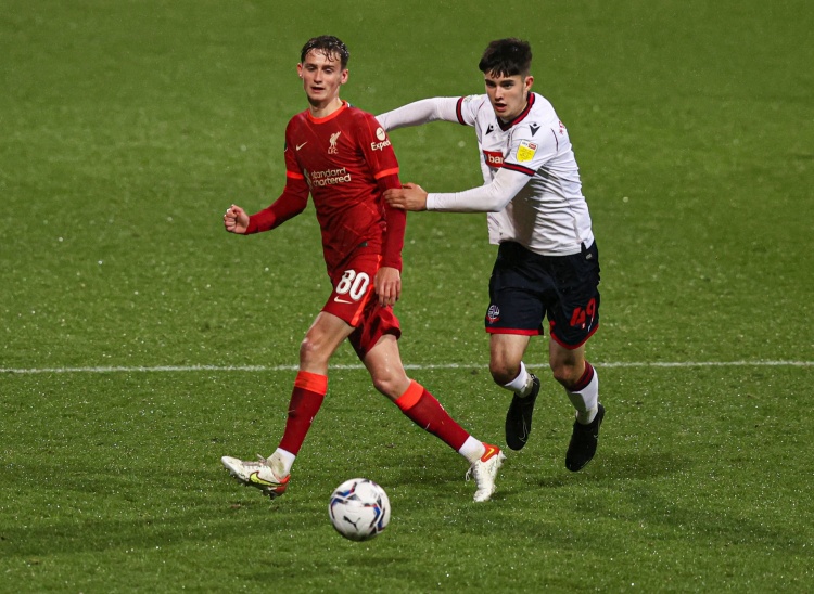 TA：利物浦22歲中場(chǎng)莫頓對出場(chǎng)時(shí)間感到沮喪，他愿意加盟里昂