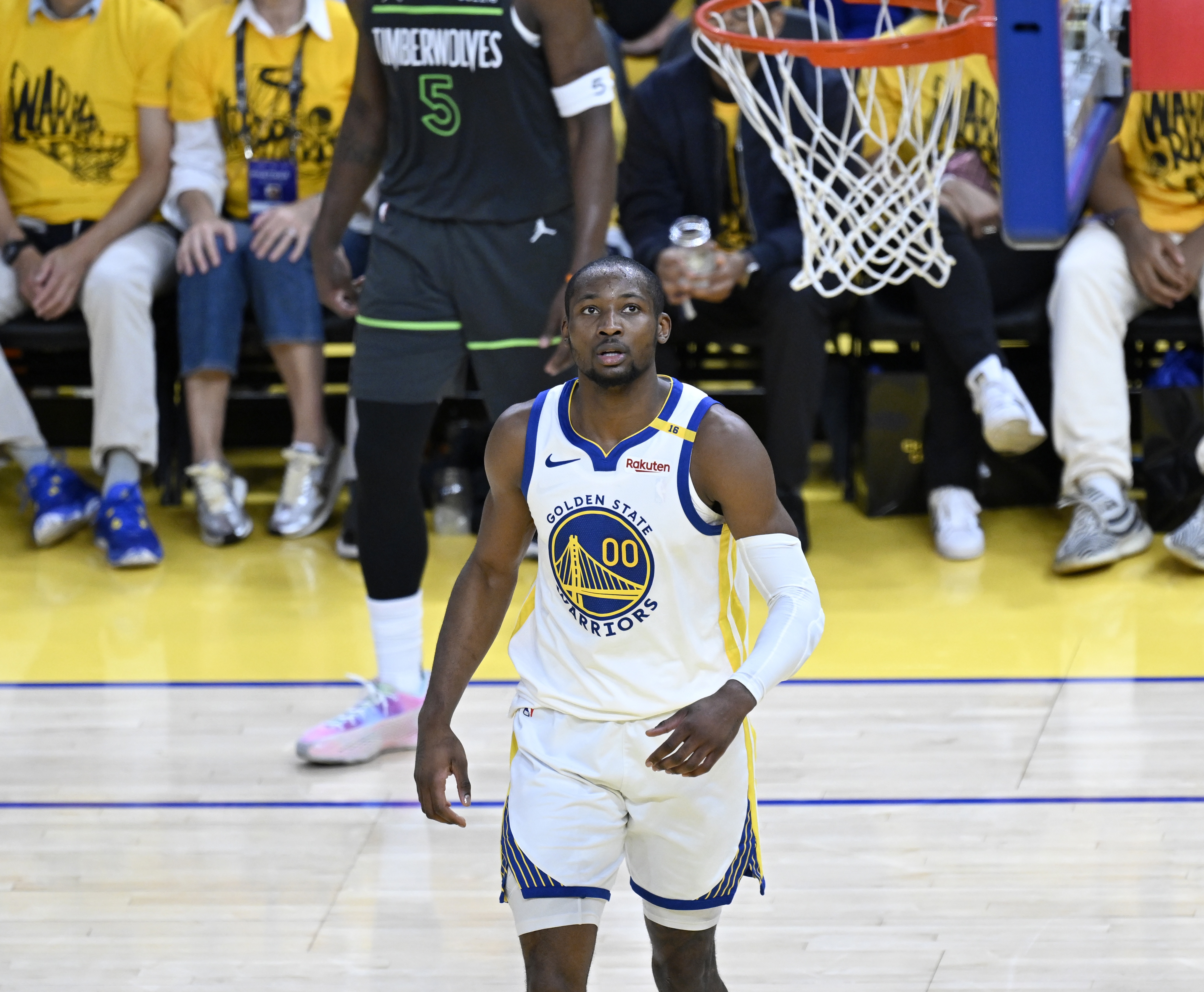 美記：庫明加沒(méi)有還價(jià)以沉默回應勇士報價(jià) 這加劇雙方緊張的關(guān)系