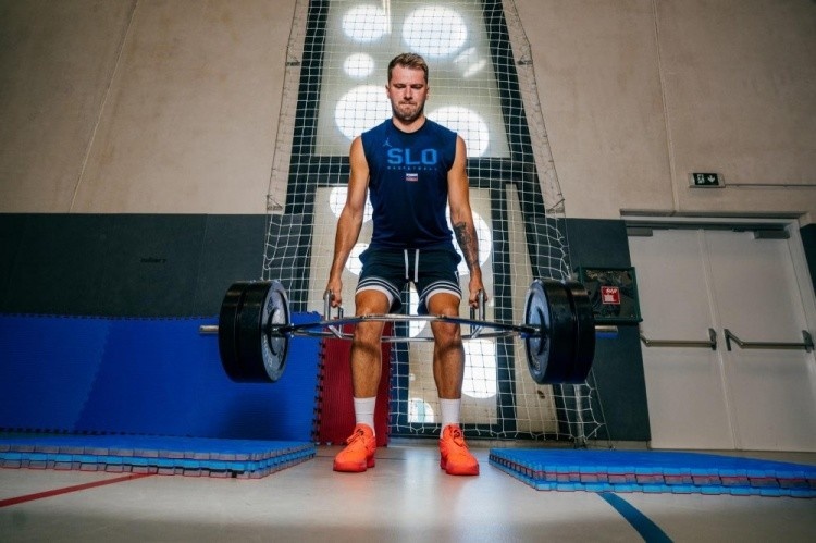 狠了心??東契奇：為了專(zhuān)注體能訓練 我一個(gè)月沒(méi)碰籃球！