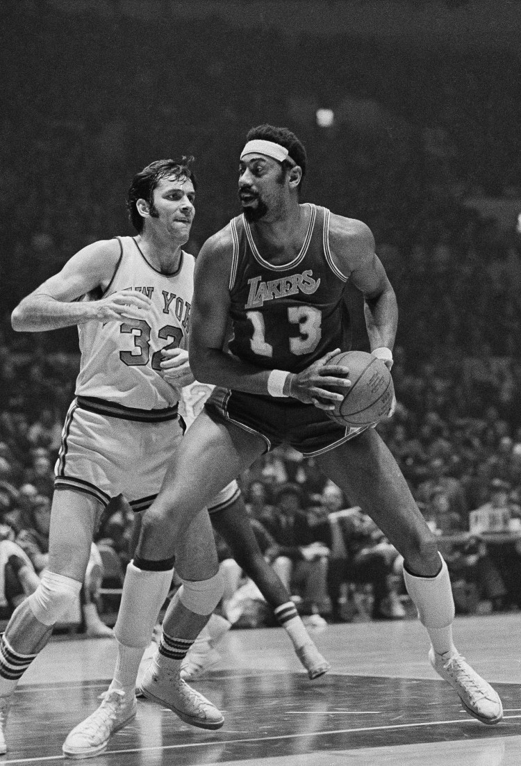 張伯倫是歷史唯一單場(chǎng)雙40+的球員 共8次達成得分籃板雙40+??