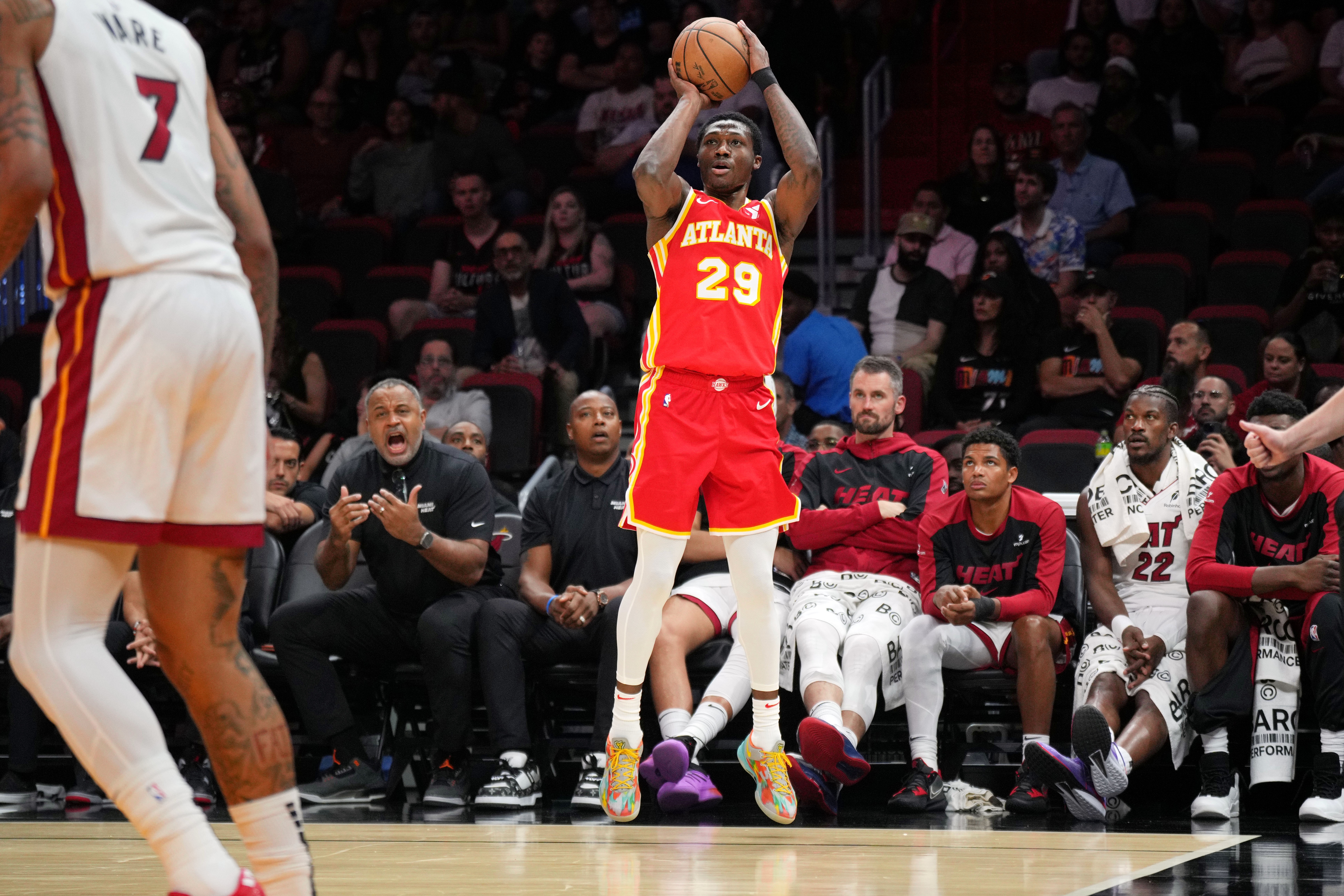 上賽季場(chǎng)均7.2分！Scotto：國王與后衛戴奎翁-普洛登簽雙向合同