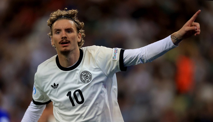 TA：拜仁今夏還會(huì )簽前場(chǎng)，仍有意西蒙斯但預計很難簽下沃爾特馬德