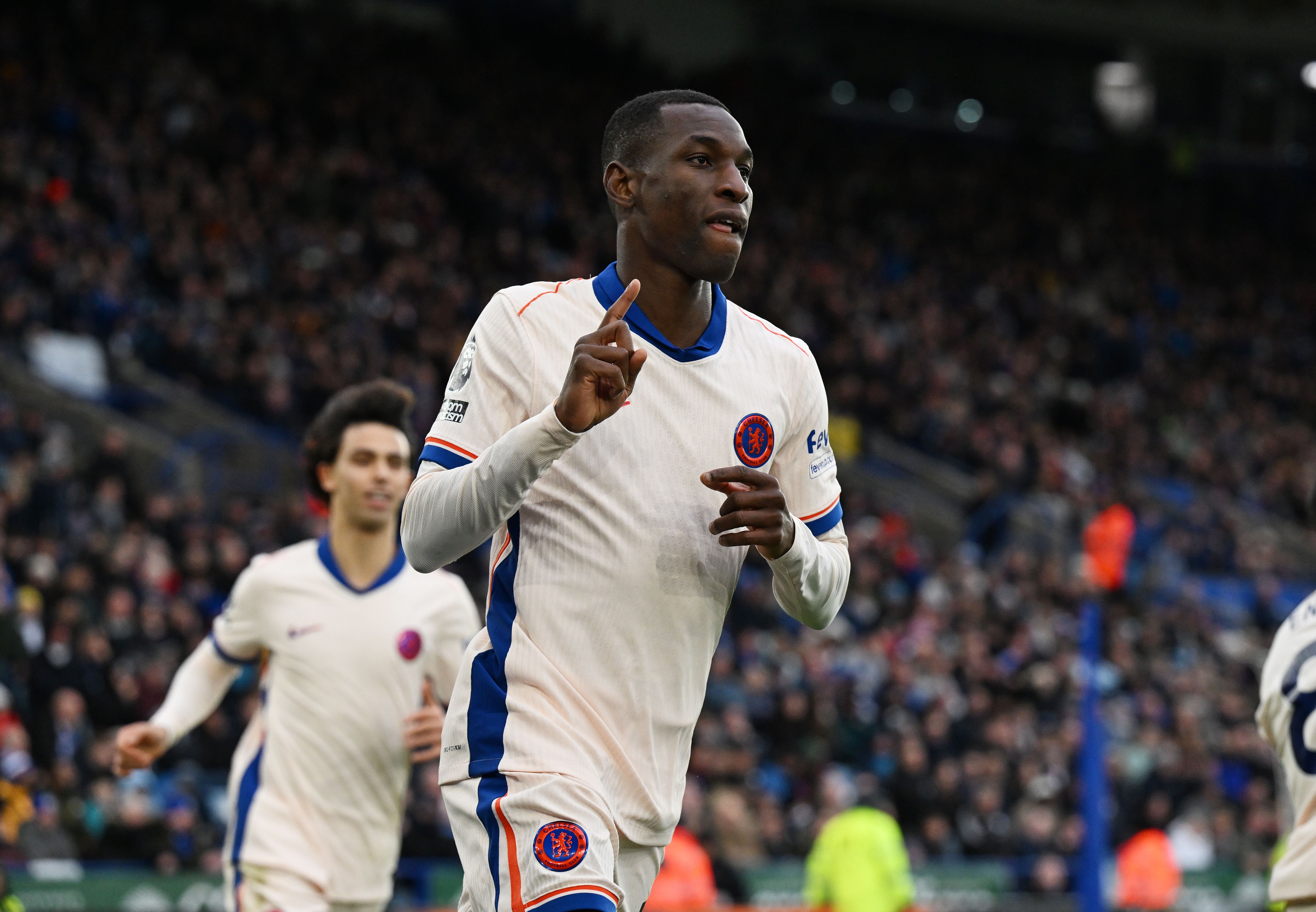 真能賺！TA：杰克遜越來(lái)越可能離隊，切爾西想賣(mài)人再收1億-1.5億