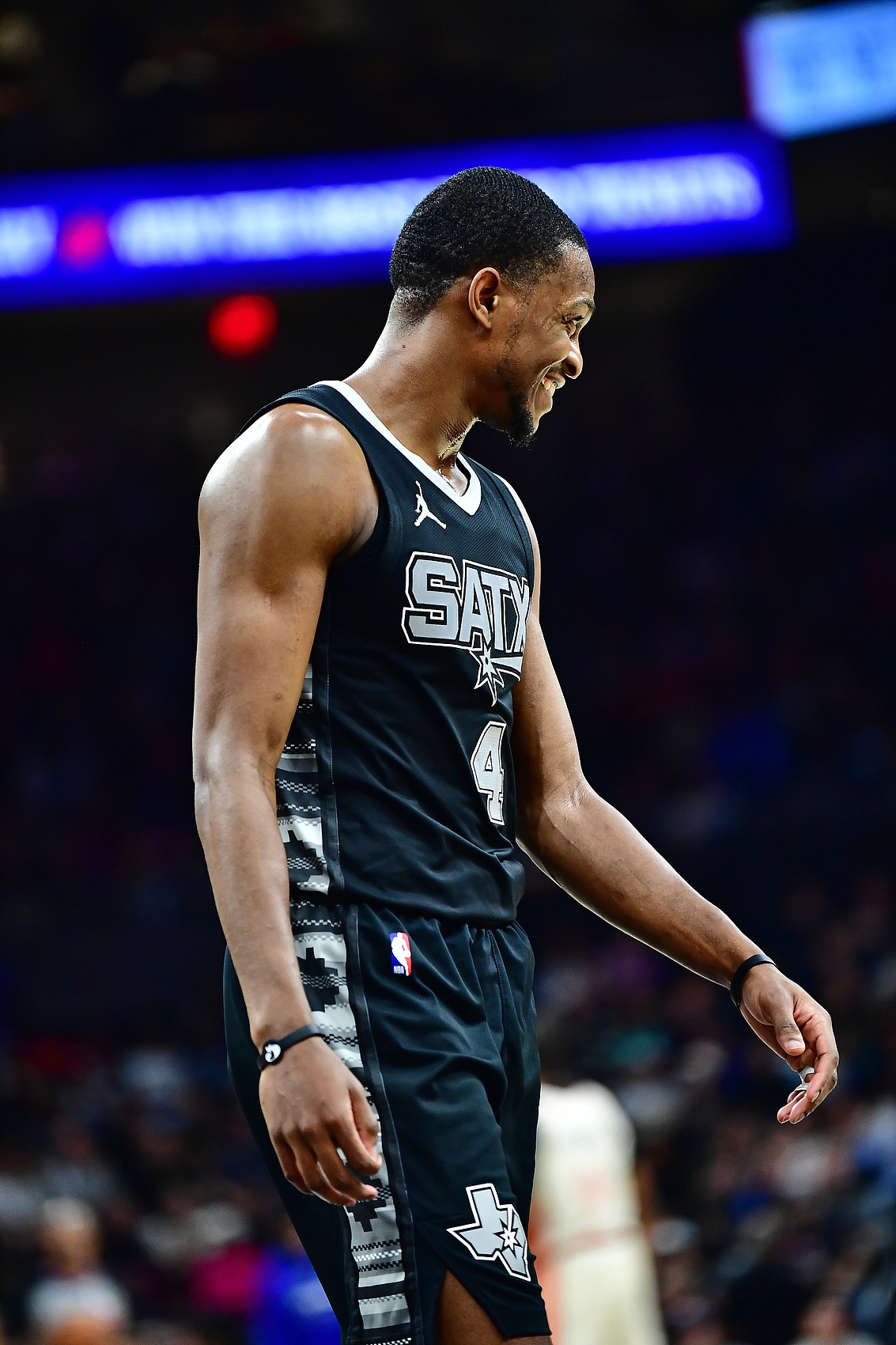 ?？怂股谋Ｕ闲劫Y累計已達4.16億 超越保羅排名現役球員第19位