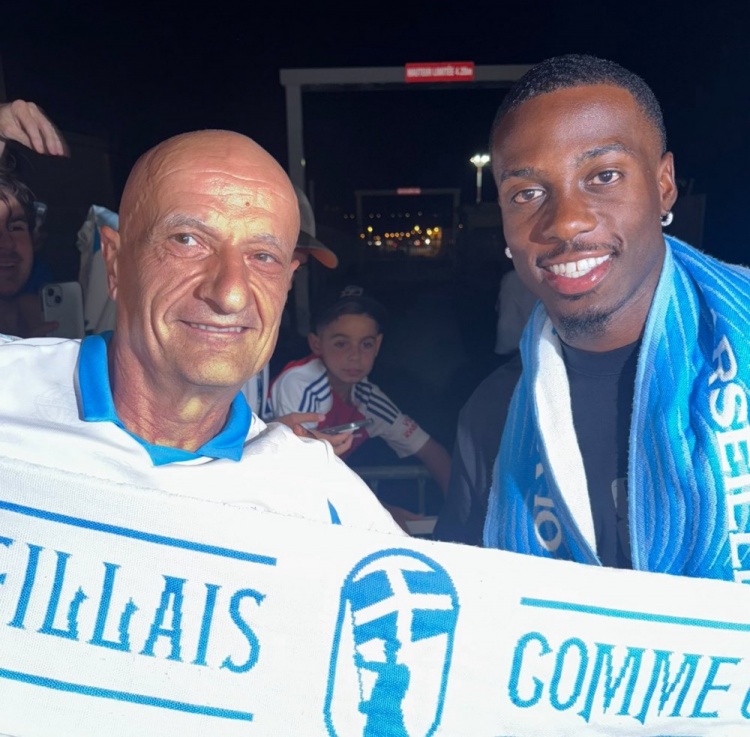 羅馬諾：在馬賽與尤文達成協(xié)議后，小維阿已抵達馬賽