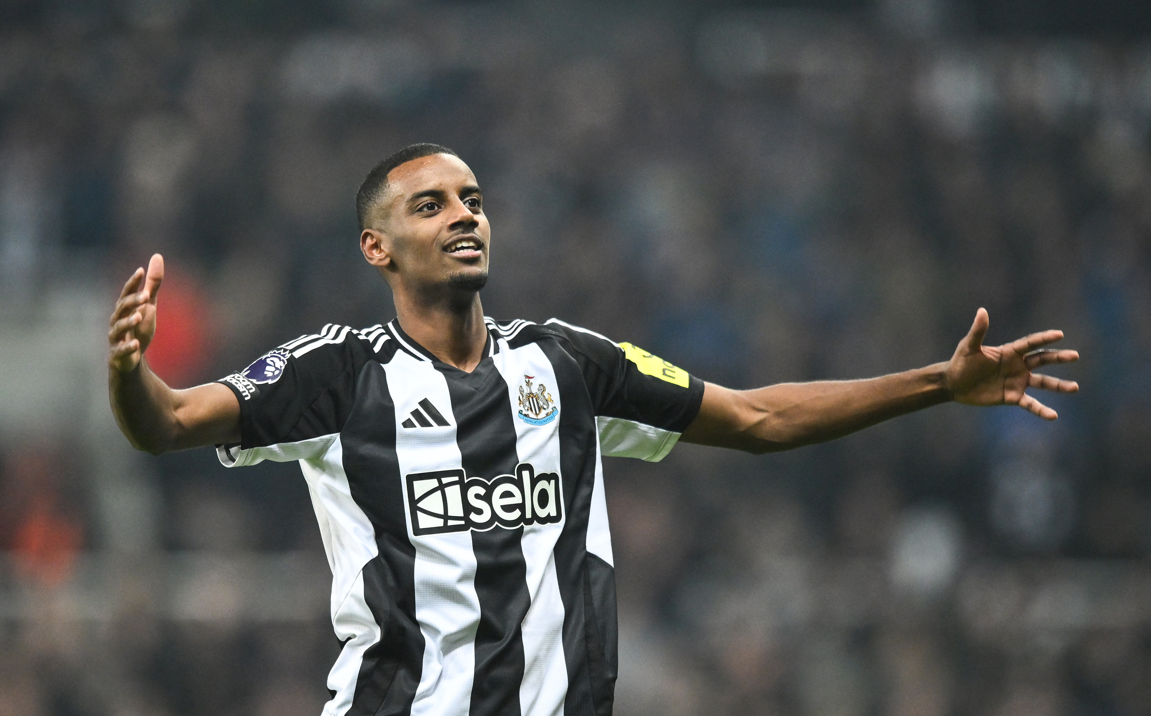 紀事報：埃迪-豪希望伊薩克歸隊訓練，同時(shí)繼續推進(jìn)引進(jìn)新前鋒