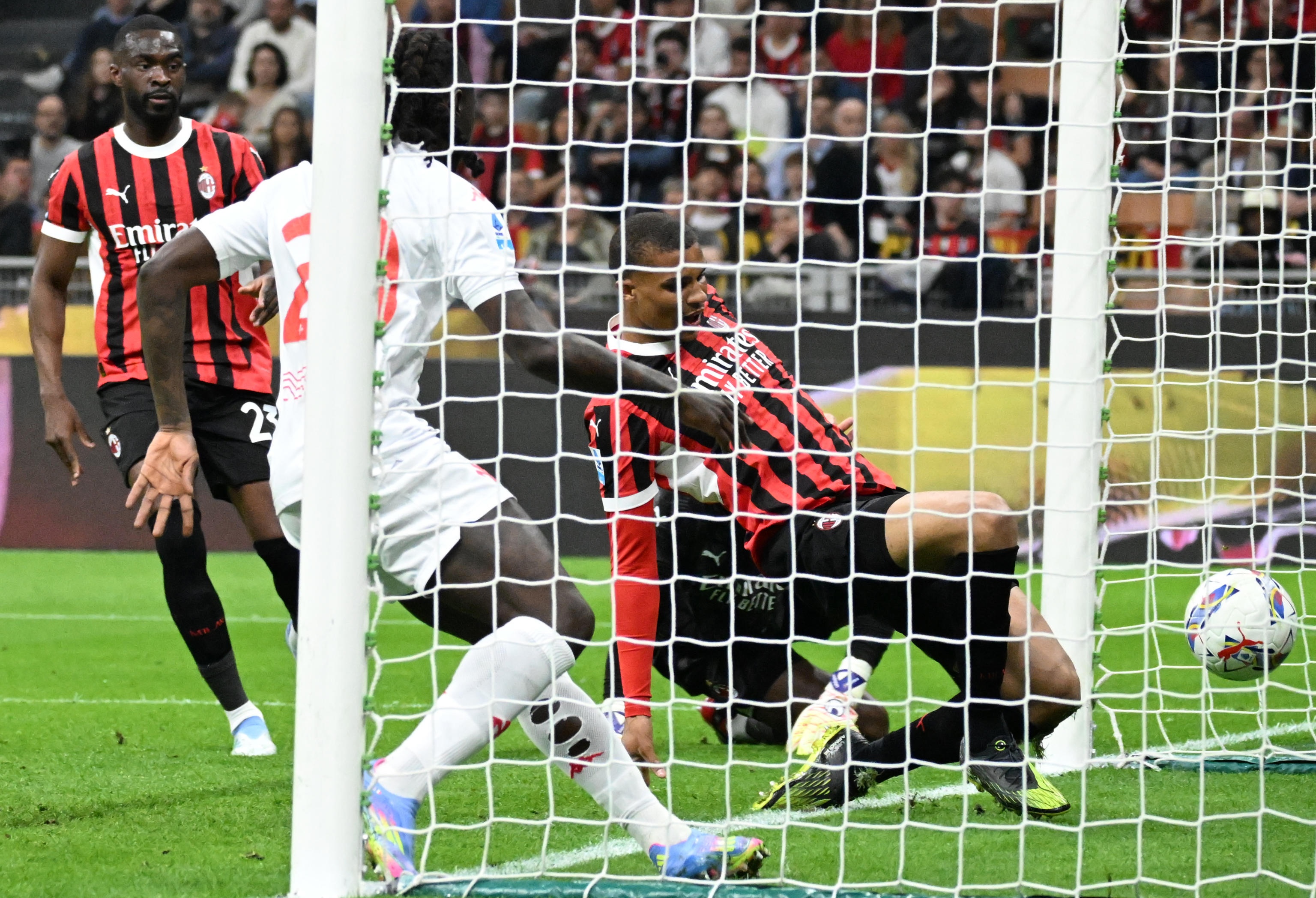 德天空：紐卡正式向米蘭提交3000萬(wàn)歐元書(shū)面報價(jià)，以嘗試簽下佳夫