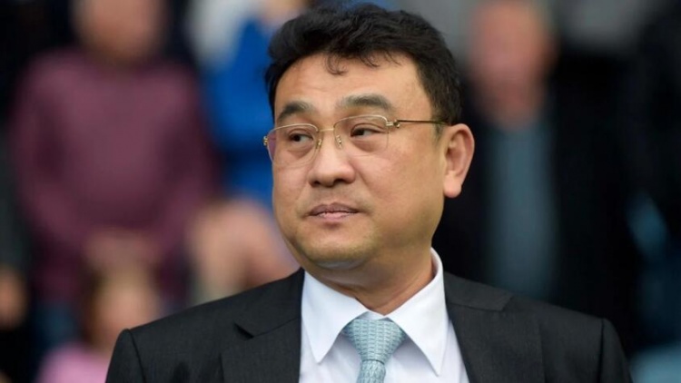 瘋狂欠薪+一屁股外債！謝周三球迷計劃租飛機拉橫幅抗議泰國老板