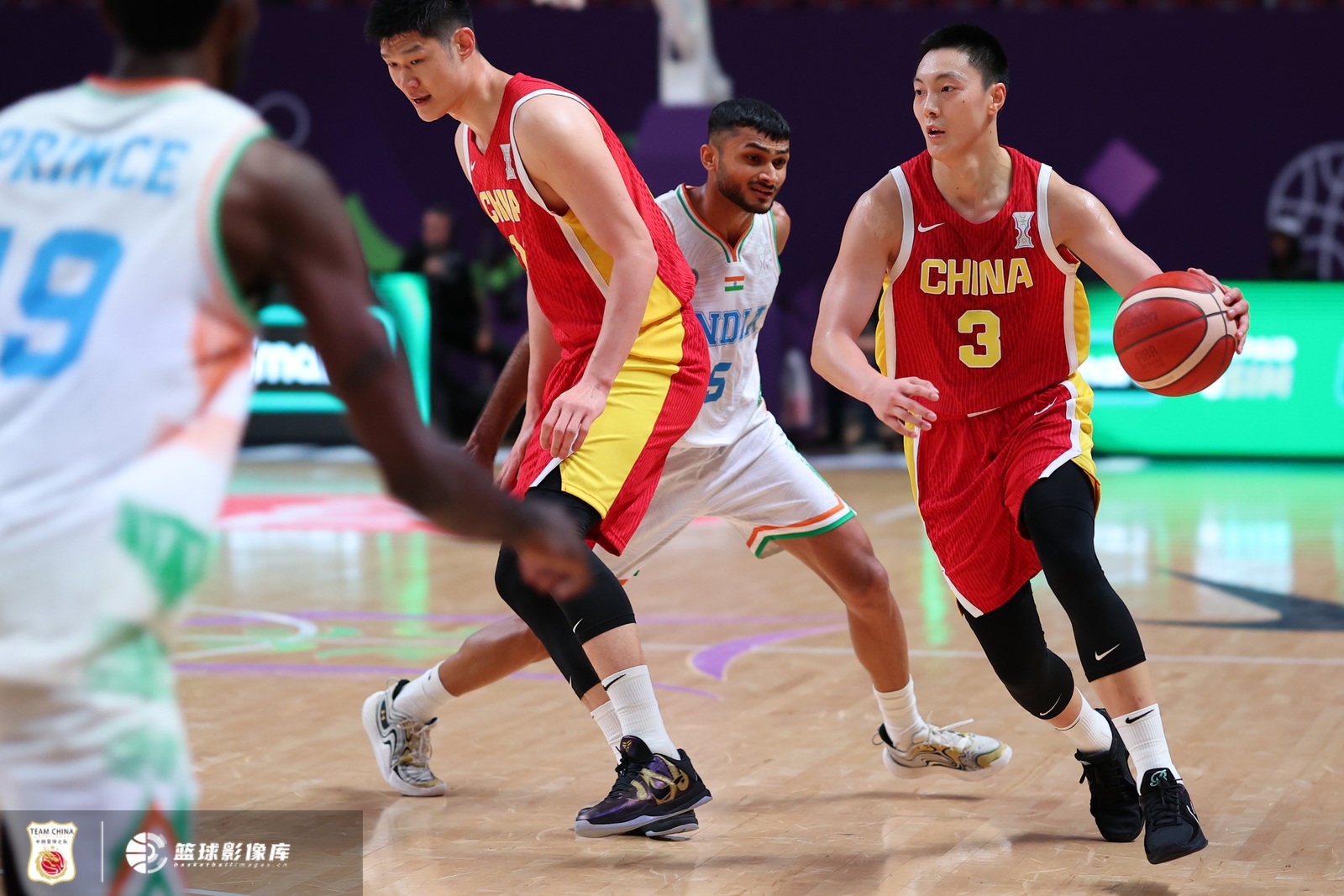 中國隊使用更多人員輪換讓主力適當休息 希望胡明軒保持進(jìn)攻狀態(tài)