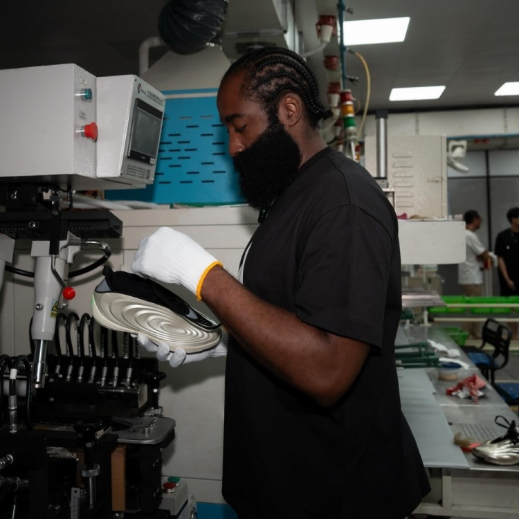 球鞋記者：哈登成NBA歷史上第13位連續10年推出簽名鞋的球員