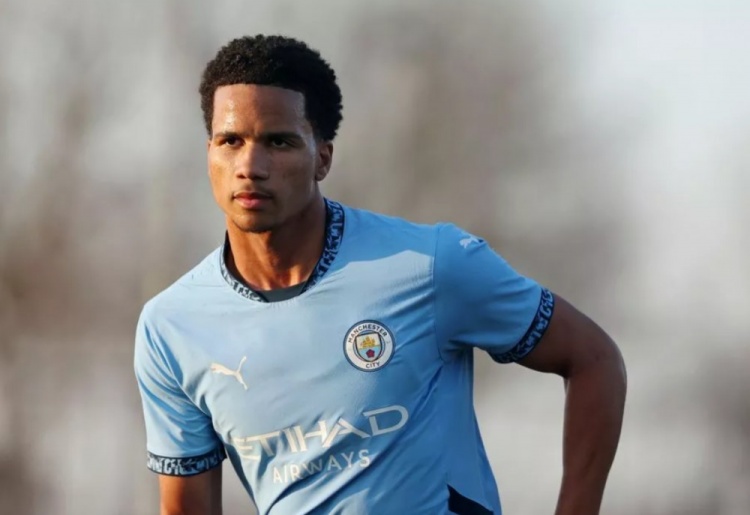 羅馬諾：拜仁、阿賈克斯有意17歲中場(chǎng)穆卡薩，曼城對球員充滿(mǎn)信心