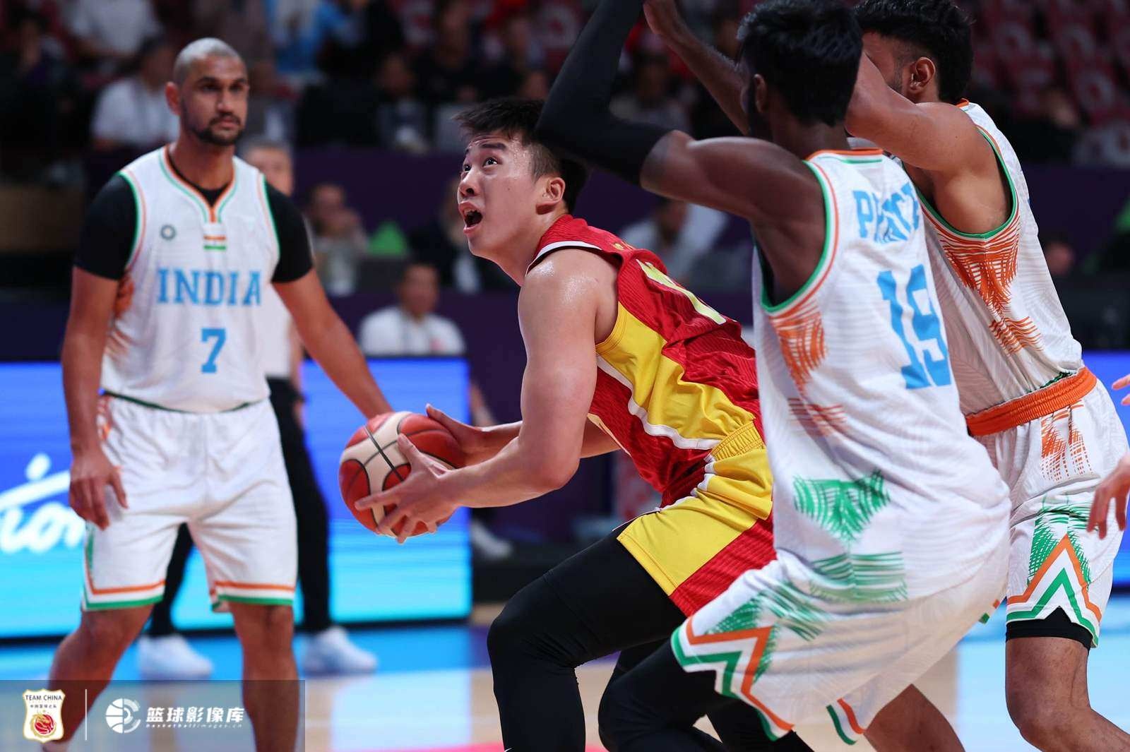 媒體人：小組賽練級結束 接下來(lái)是真刀真槍較量 我們還是一場(chǎng)場(chǎng)拼