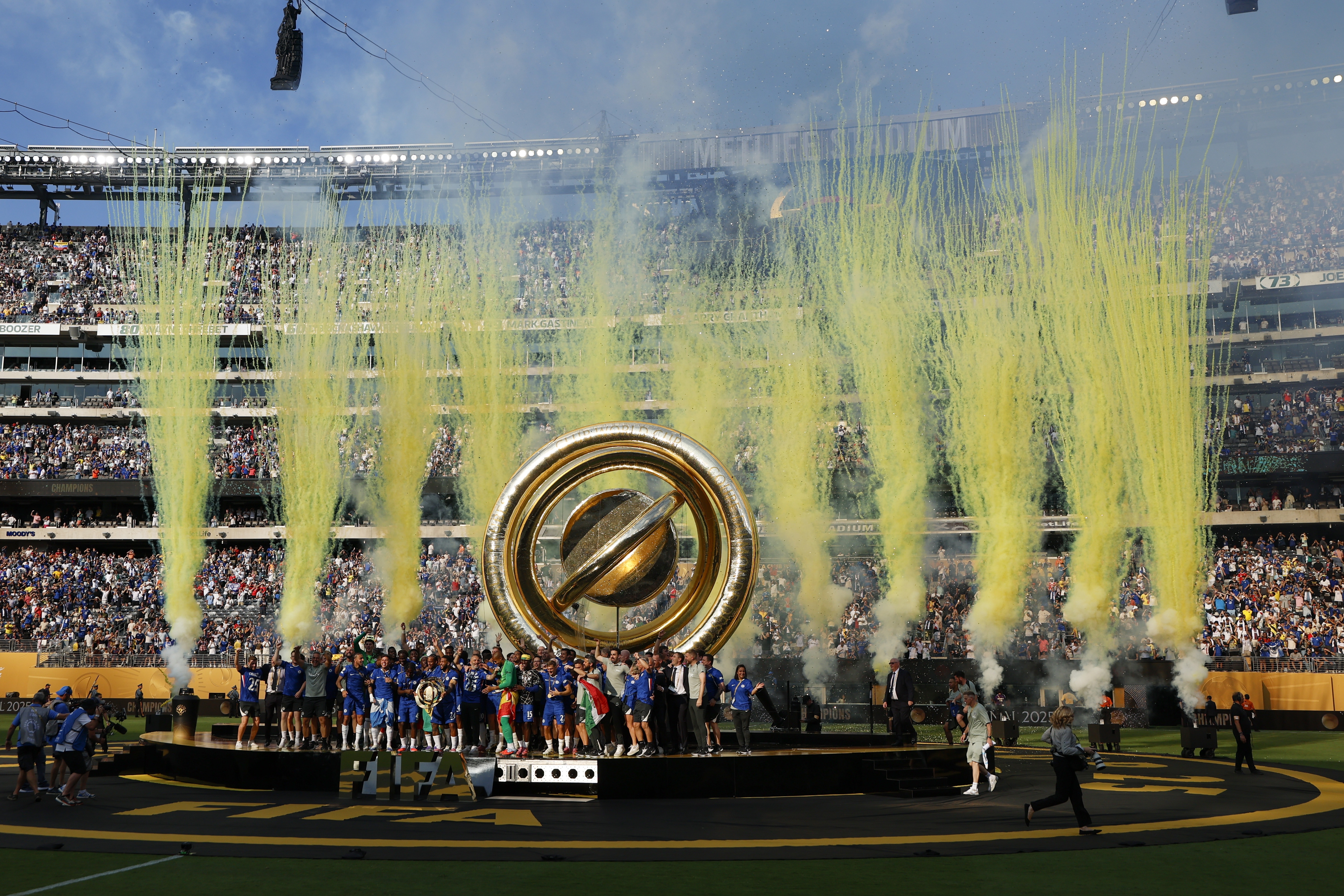 今天對陣米蘭賽前&賽后，切爾西將展示世俱杯和歐協(xié)聯(lián)獎杯