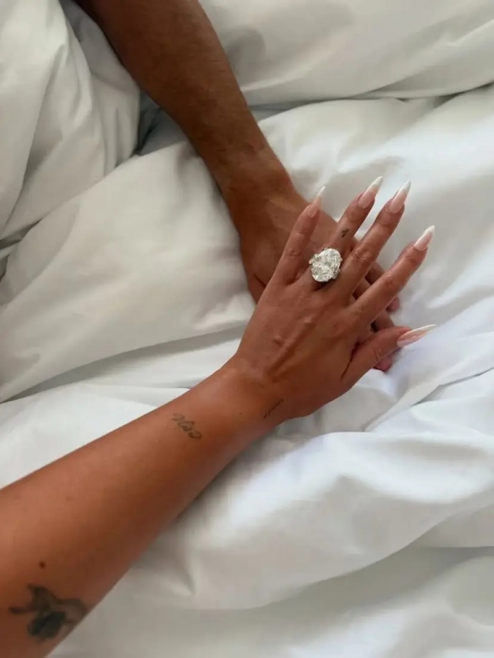 馬卡：C羅訂婚鉆戒保守估計200萬(wàn)美元，最高超1300萬(wàn)美元