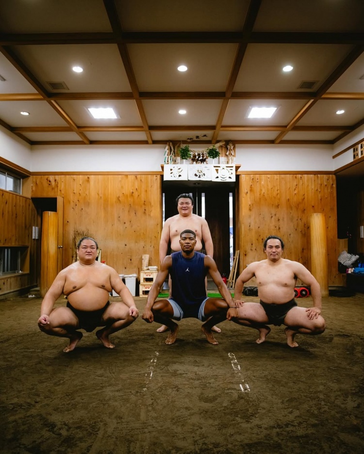 敢挑戰八村身邊的相撲選手嗎？帕金斯：給我一個(gè)月時(shí)間準備一下