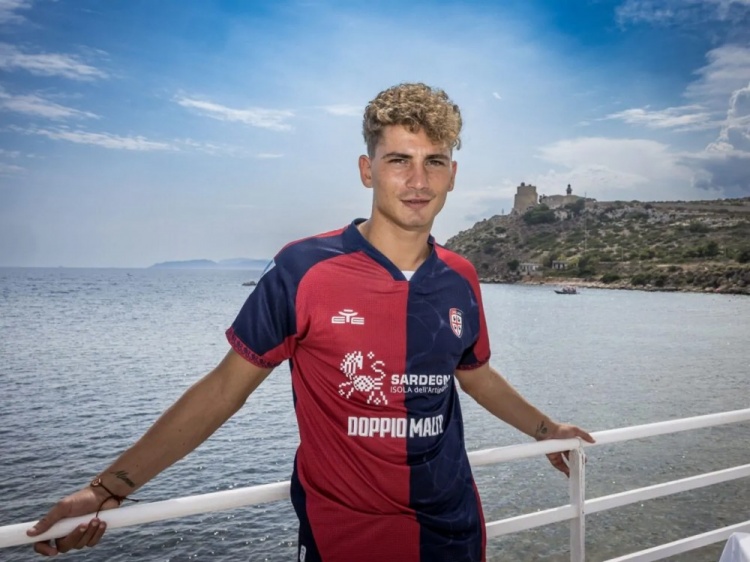 官方：卡利亞里先租后買(mǎi)S-埃斯波西托，據悉價(jià)格450萬(wàn)歐＋40%二轉