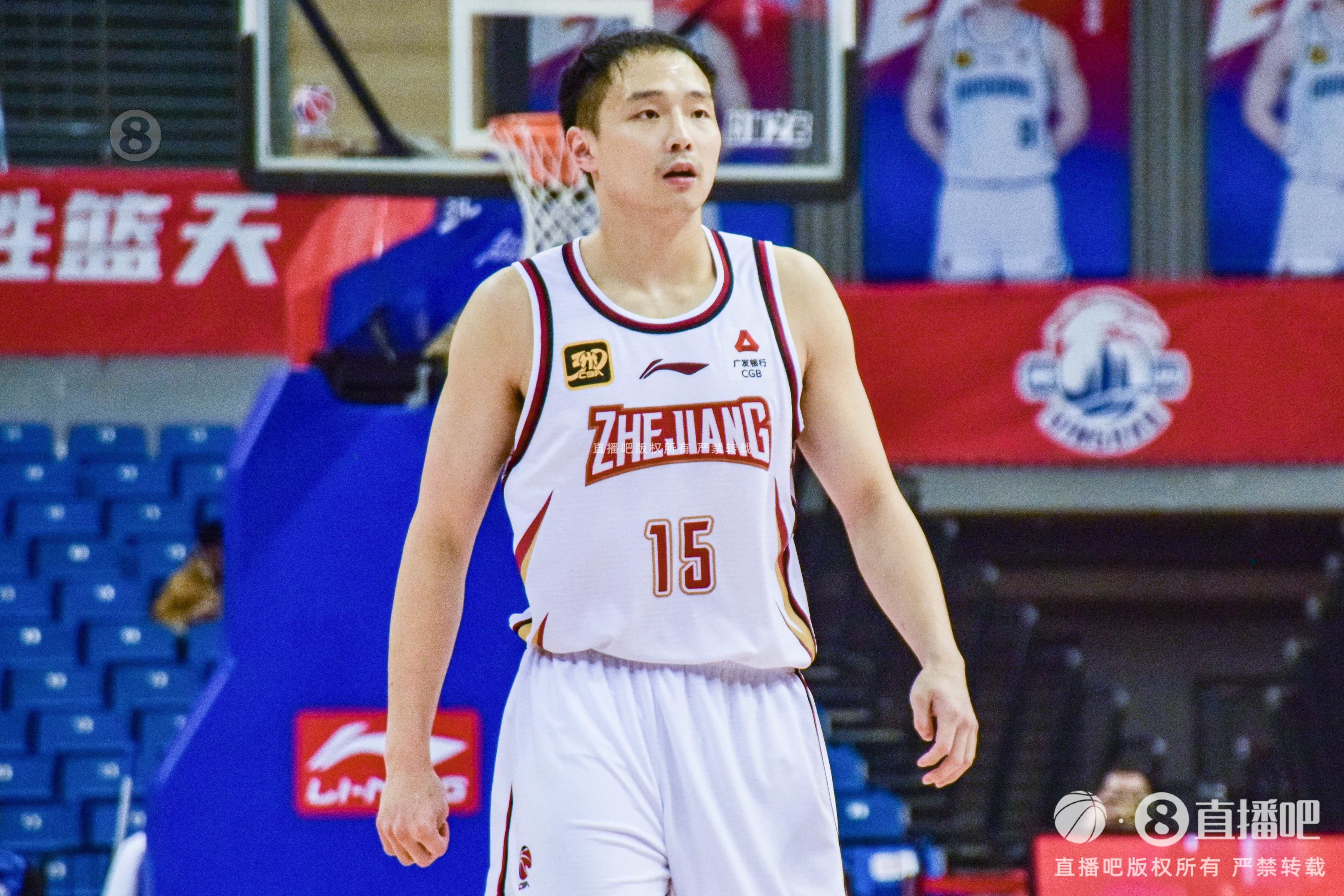 媒體人：青島給王奕博3年1800萬(wàn) 并愿向浙江支付全額培養費600萬(wàn)