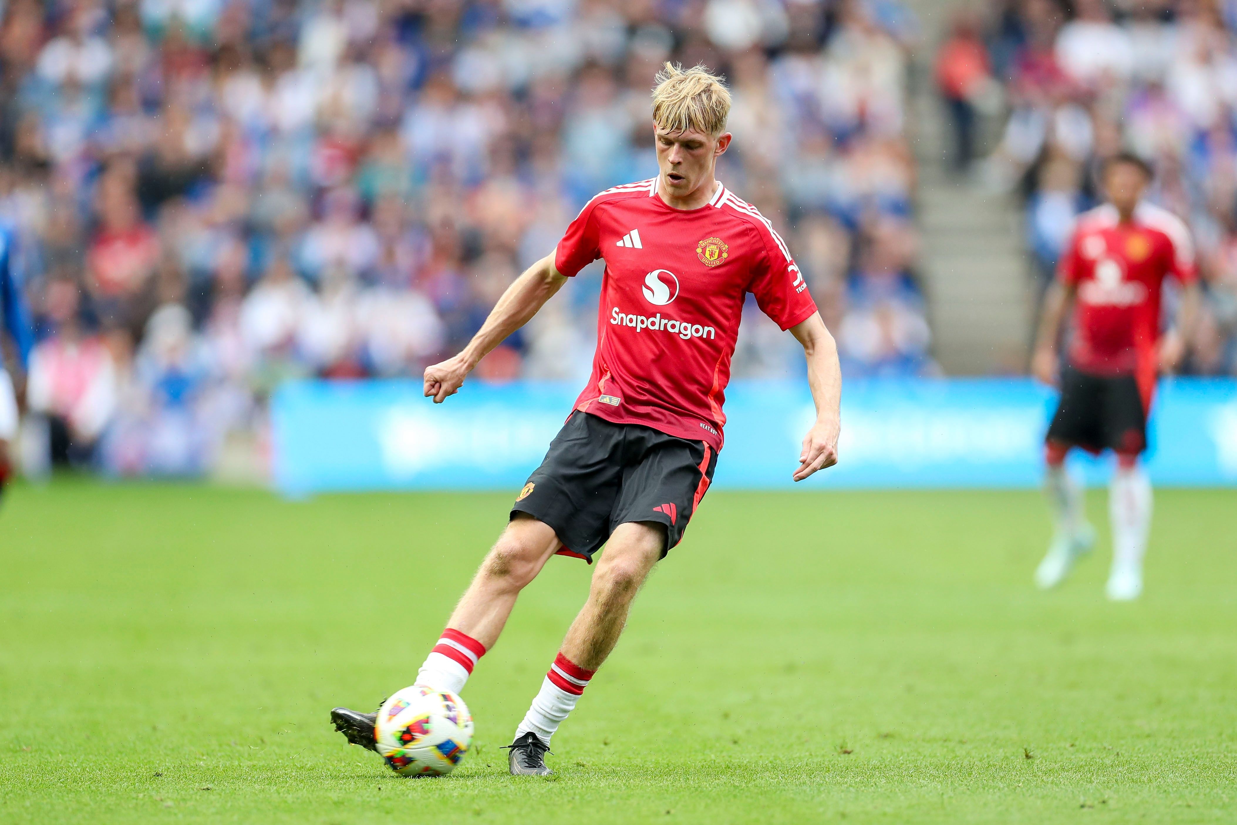 TA：曼聯(lián)21歲中場(chǎng)科利爾外租西布朗的交易已進(jìn)入深入階段