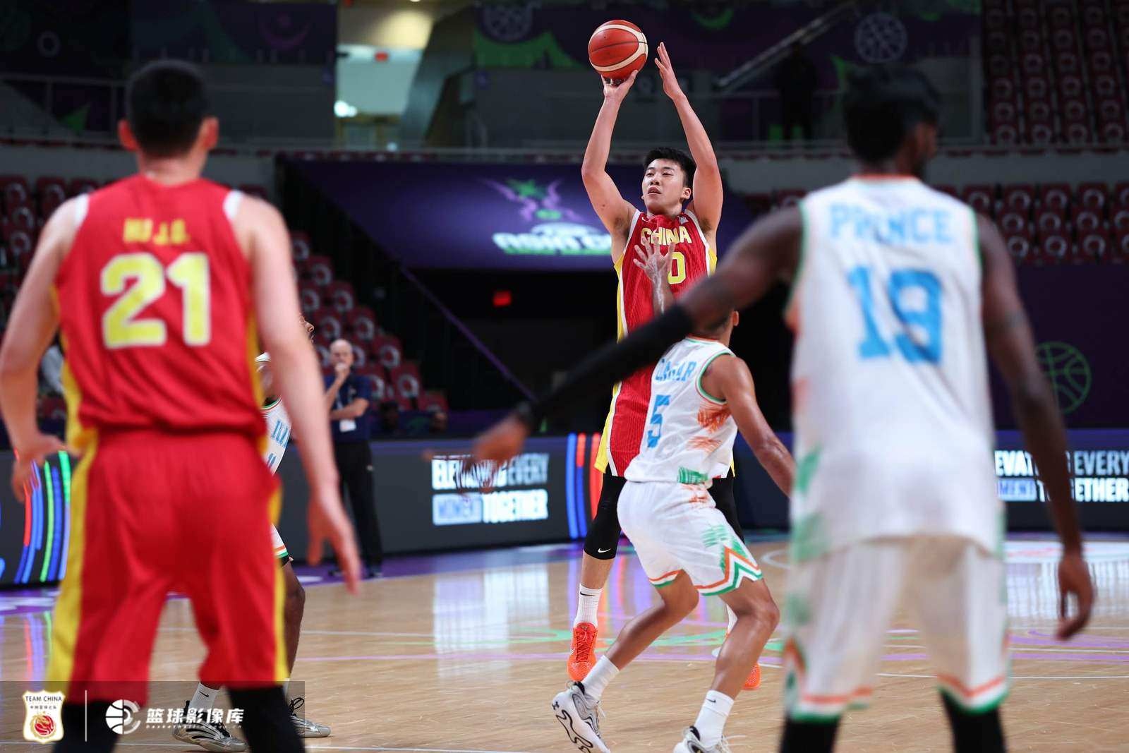 8月19日回舊金山大學(xué)報到 王俊杰：暑假經(jīng)歷了很多 感謝教練&領(lǐng)導