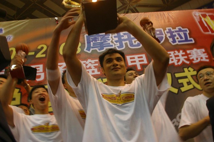 劉玉棟回顧球員生涯：作為1個(gè)軍人 1個(gè)運動(dòng)員 在困難面前要有血性