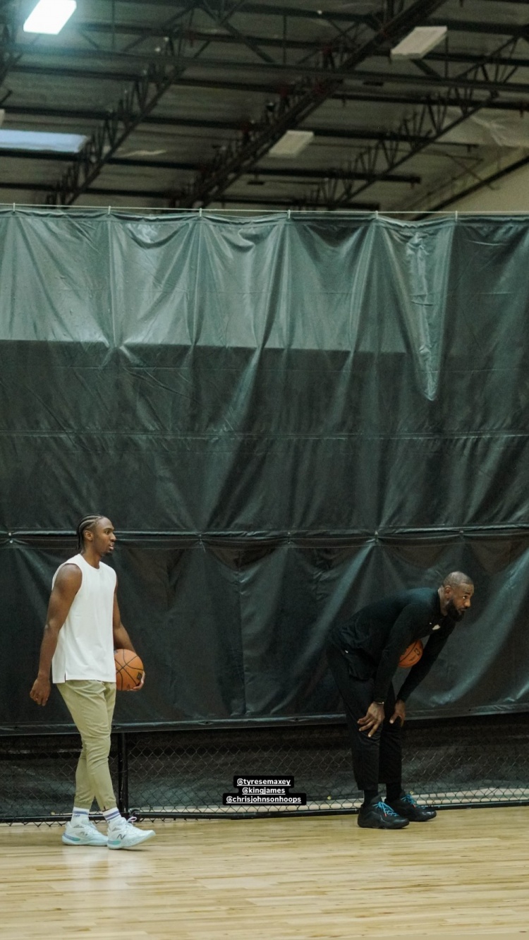 馬克西談和詹姆斯訓練：他在第23個(gè)賽季仍然全情投入  這令人驚嘆