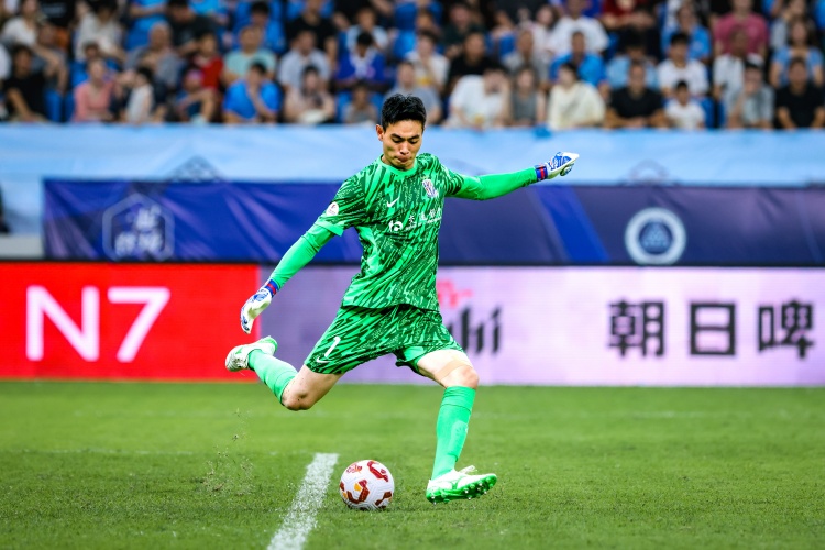 記者：薛慶浩的表現有明顯提升，希望防守繼續保持，進(jìn)攻早點(diǎn)復蘇