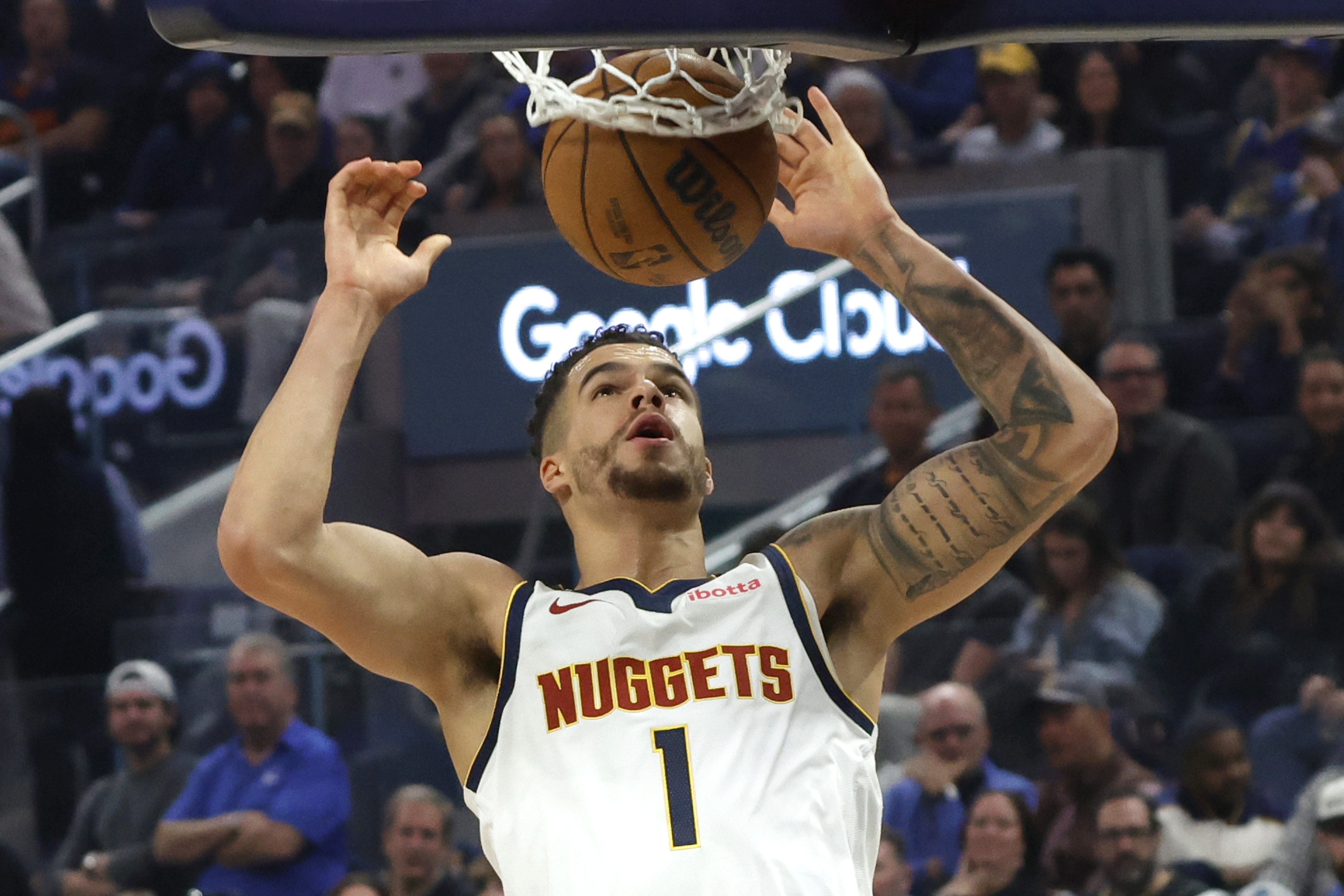 波特：曾讓裝備經(jīng)理幫我把電話(huà)給湖人啦啦隊員 并成功和她在一起