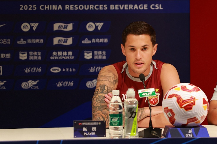 被球迷譽(yù)為隊內顏值擔當！維塔爾：我也是第一次聽(tīng)到，很感謝球迷