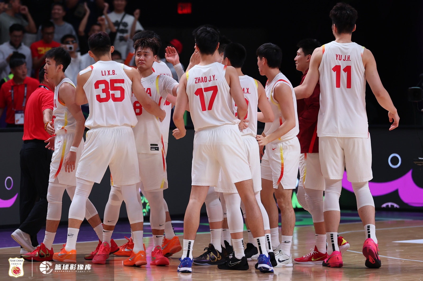 媒體人：中國隊防守亂戰和三分效果不好 想贏(yíng)攻防細節得做得更好