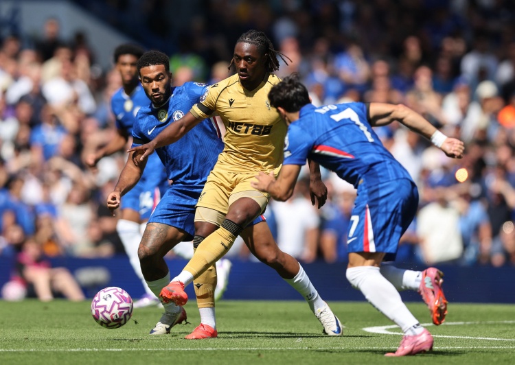 記者：關(guān)于埃澤交易的付款結構，水晶宮尚未與熱刺真正達成一致